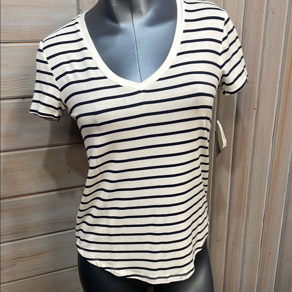 Aeropostale Fitted Black and Blue Short Sleeve Tee